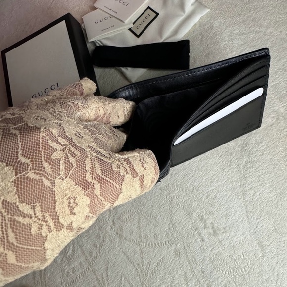 Gucci Black Leather Bifold Wallet w/Gold Logo Print - Picture 10 of 11